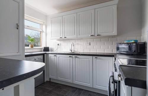 Hirst House | Chestnut House - Sleeps 4 - Pet friendly -Parking