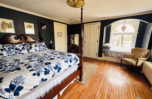 Niagara Falls Bed & Breakfast | Chestnut Inn Bed and Breakfast