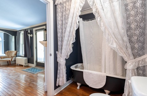 Niagara Falls Bed & Breakfast | Chestnut Inn Bed and Breakfast