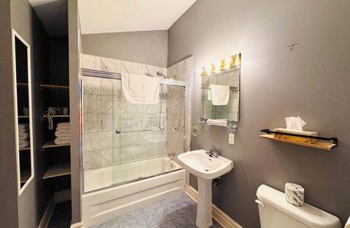 Niagara Falls Bed & Breakfast | Chestnut Inn Bed and Breakfast