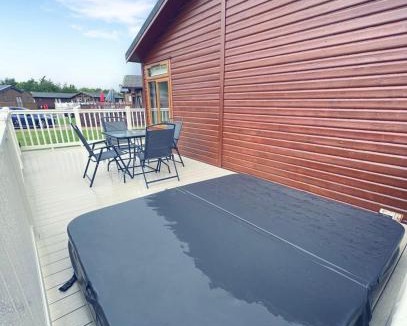 Malton Cabin | Chestnut Lodge With Hot Tub