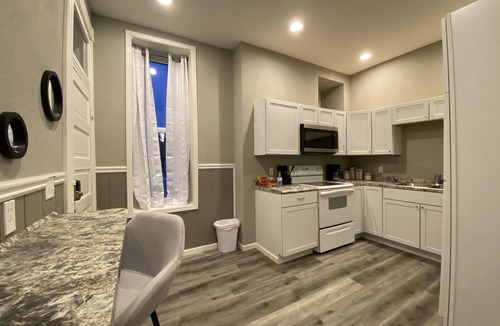 Osceola Apartment | Chestnut on the square, unit B