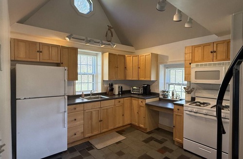 Fishkill House | Chestnut on Willow Lake