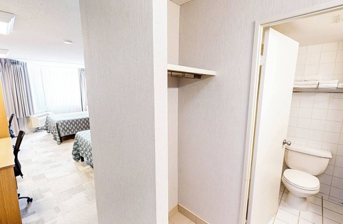 Bay Street Corridor Hotel | Chestnut Residence - Campus Accommodation