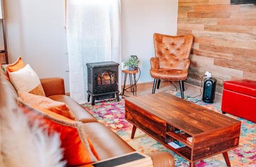 Fieldale House | Chestnut View Cottage - 2BR, Private, Quiet, Professional Hosts, Smart TVs, Full Kitchen, and More!
