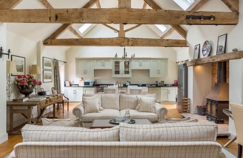 Upton Cressett Villa | Chevaliers Moat House