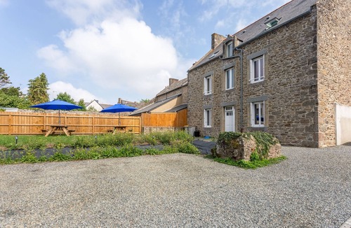Saint-Coulomb Apartment | Chevrets - One Bedroom Apartment, Sleeps 2