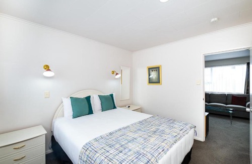Taupo Hotel | Chevron Motel