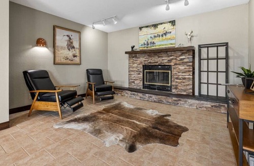 Owanka House | Cheyenne River Ranch 4BR Earth Sheltered Home with Hot Tub!