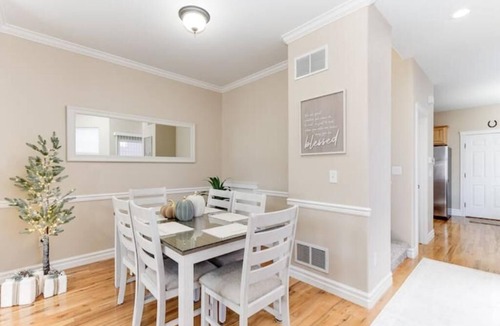 Cheyenne Apartment | Cheyenne Blue Painted Lady