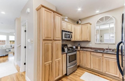 Cheyenne Apartment | Cheyenne Blue Painted Lady