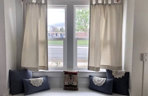 Powell House | Cheyenne Cottage- Pet Friendly home, near Northwest College!
