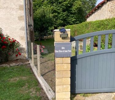 Job House | Chez Élise et Jean Yves