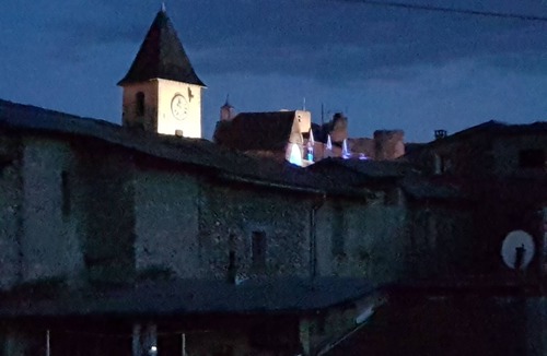 Tallard House | Chez A-Création: atypical house in the heart of the village of Tallard