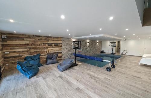 Curel House | CHEZ ANITA