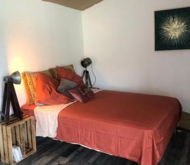 Viviers-les-Montagnes Apartment | Chez Anna et JL