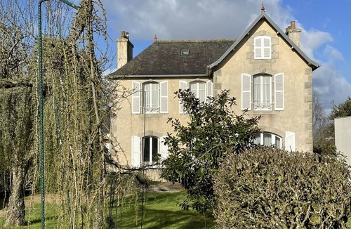 Henvic House | Chez Béatrice et Laurent Maison Lumineuse Avec un Grand Jardin au Calme