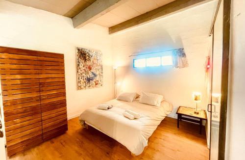 Costieres Apartment | CHEZ BABOU studio d'artistes avec piscine, parking