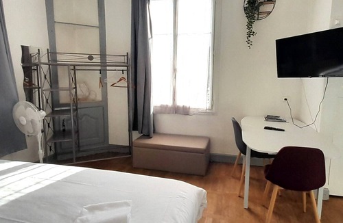 Azay-le-Rideau Apartment | Chez Benjamin -> Studio facing Château d'Azay