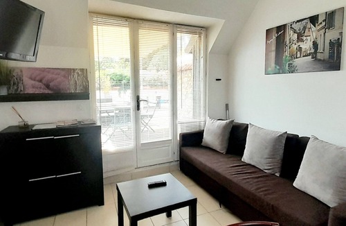 Azay-le-Rideau Apartment | Chez Benjamin -> Terrace & Table tennis 2 to 4 pers.