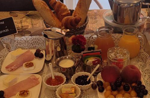 Sorgues Bed & Breakfast | Chez Brigitte Chambre d hôtes avec cour privative,piscine,