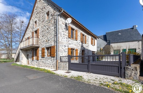 Murol House | Chez Cadi - Murol - Gîte