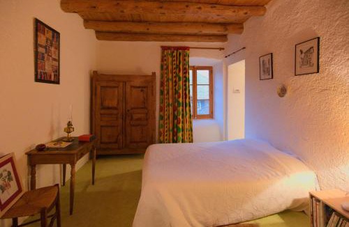Bains Bed & Breakfast | Chez Caroline chambres d'hôtes