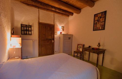 Bains Bed & Breakfast | Chez Caroline chambres d'hôtes