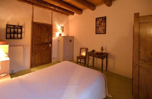 Bains Bed & Breakfast | Chez Caroline chambres d'hôtes