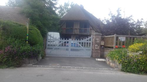 Theuville-aux-Maillots Bed & Breakfast | Chez Catherine - Chaumière Normande