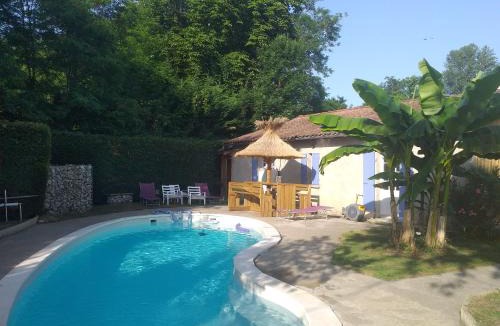 Le Fossat Apartment | Chez Celine et Philippe appartement dans propriété de charme avec piscine