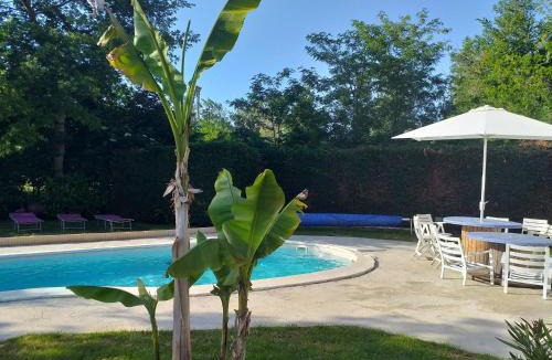 Le Fossat House | Chez Celine et Philippe chambre Marie dans propriété de charme avec piscine