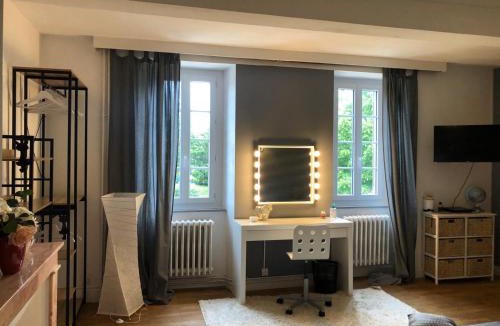 Le Fossat House | Chez Celine et Philippe chambre Marie dans propriété de charme avec piscine