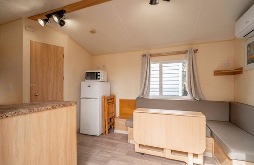 Port-la-Nouvelle House | Chez Claude – Shared Pool, Private Terrace, and Air Conditioning