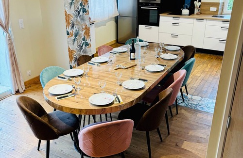 Mauriac House | Chez Coco – 4-Star Family Home with Jacuzzi & Games in Cantal
