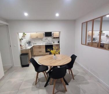 Bizanet Apartment | Chez Cricri, modern accommodation