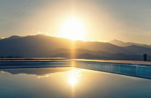 Tilhouse House | Chez Dauré" family home with pool and mountain views
