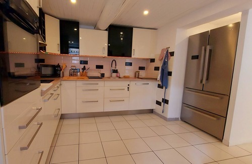Oraison House | Chez Elle. Charming house located in the center of town, on a quiet pedestrian street.