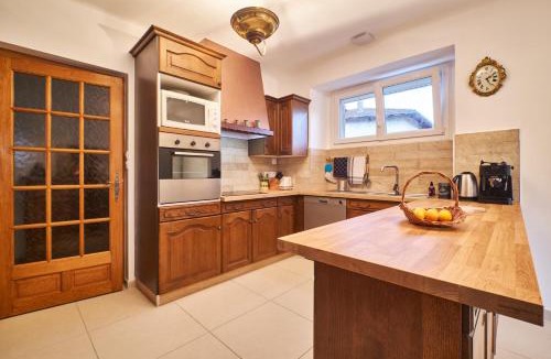 Brezins House | Chez Emile