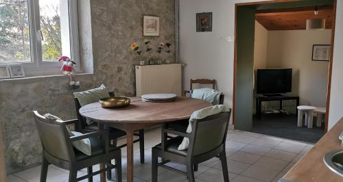 Auriac-sur-Vendinelle Bed & Breakfast | Chez En Richard Chambre Gourmande