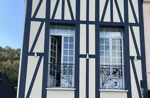 La Bouille House | Chez Fil'O, a charming townhouse in La Bouille facing the Seine