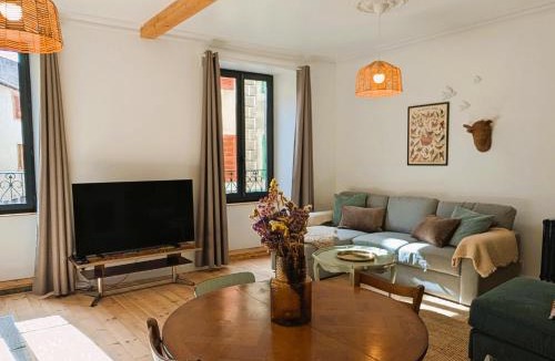 Langeac Apartment | Chez flader, deux pièces de 55m2 centre historique