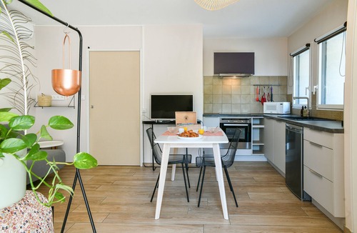 Saint-Pierre-d'Albigny Apartment | Chez Flo Apartment – Cozy Studio with Mountain View and Air Conditioning