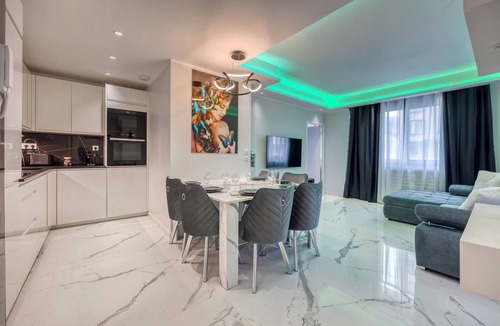 Quartier Exposition-Bajatiere House | Chez Flo Royal King/Downtown/Air-conditioned