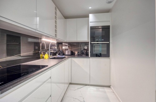 Quartier Exposition-Bajatiere House | Chez Flo Royal King/Downtown/Air-conditioned