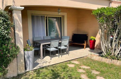 Villegailhenc House | Chez Francis & Valérie