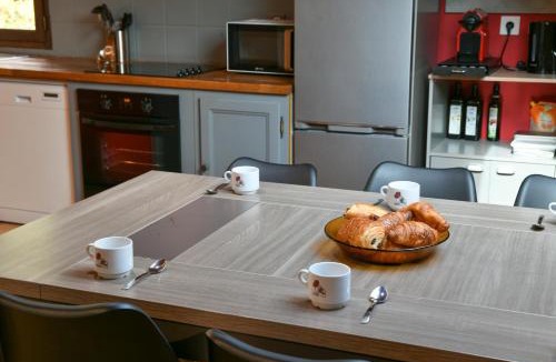 Saint-Pierre-d'Albigny Apartment | Chez Fred 201 - Parking Wifi