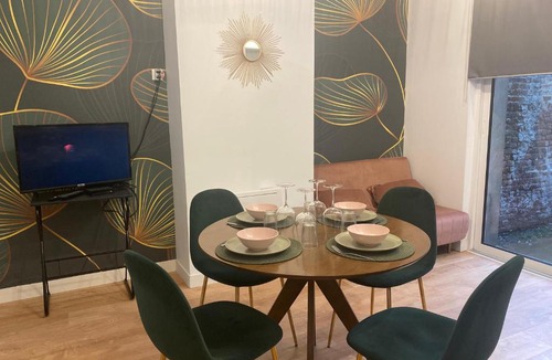 Calais Apartment | Chez Gatsby