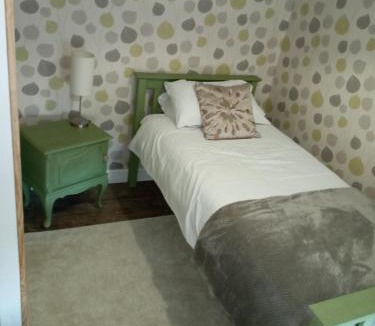 Saint-Martial-sur-Isop Bed & Breakfast | Chez Gondat Chambre d'hotes