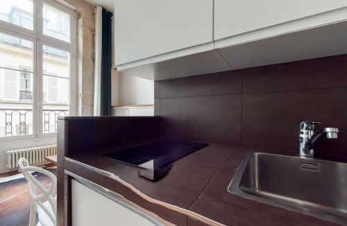 Arsenal Apartment | Chez Gustave: CLIM Calm,Saint Paul Marais, 2Guests